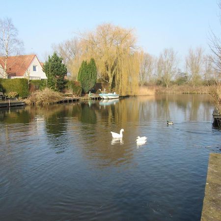 Detached Bungalow With Dishwasher At The Water Medemblik Εξωτερικό φωτογραφία