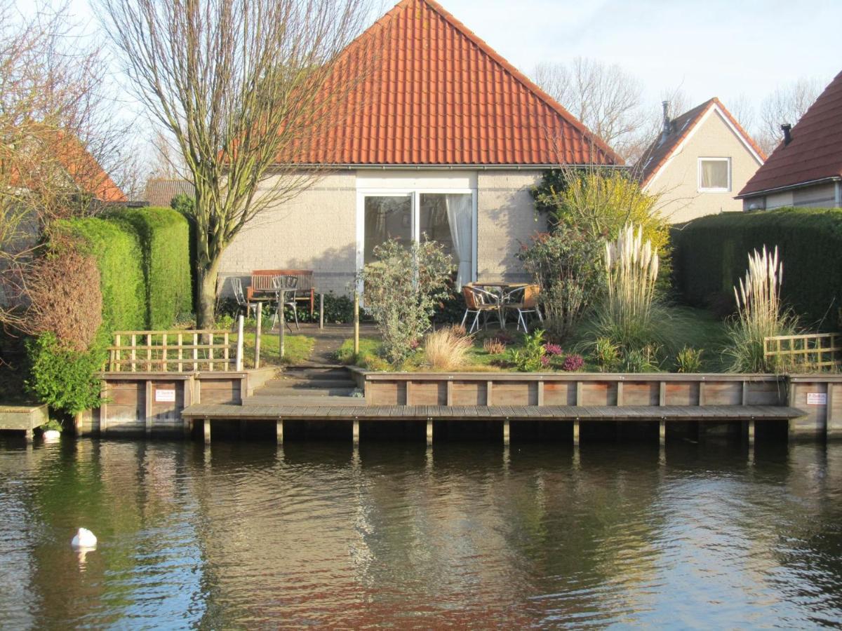 Detached Bungalow With Dishwasher At The Water Medemblik Εξωτερικό φωτογραφία