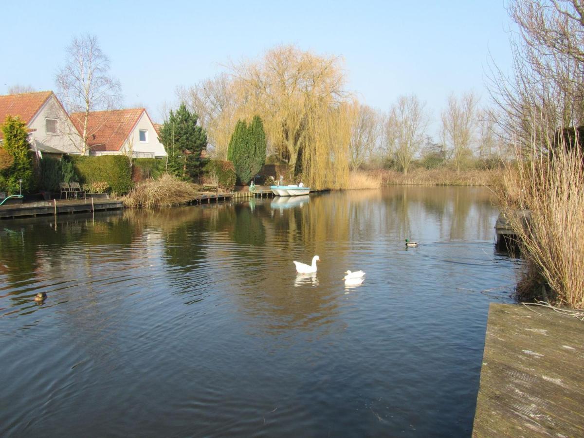 Detached Bungalow With Dishwasher At The Water Medemblik Εξωτερικό φωτογραφία